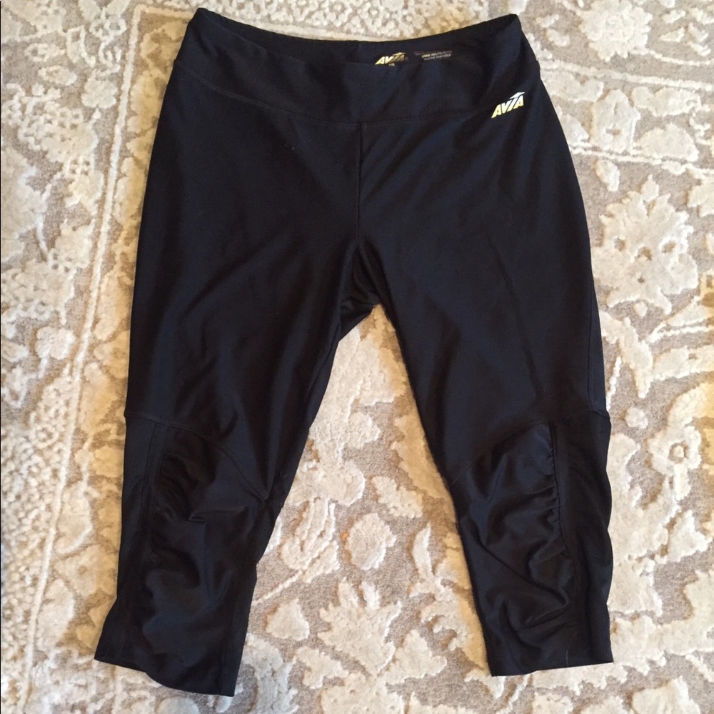 Cropped Avia black leggings